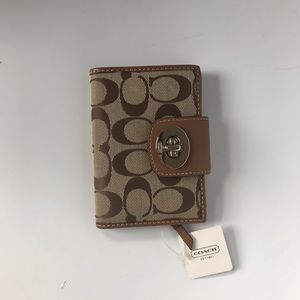Coach medium size wallet with signature C’s